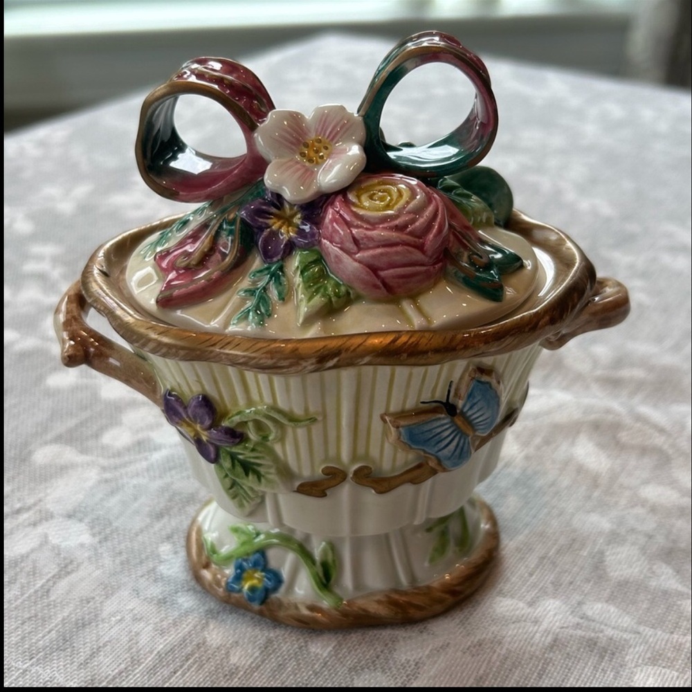 Vintage Fitz and Floyd Classics Sugar Bowl